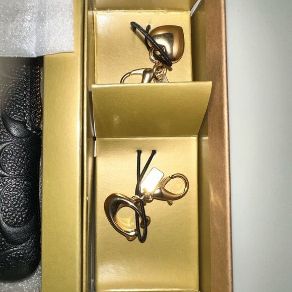 Coach Boxed Corner Zip Wristlet In Signature Leather - Picture 9 of 10